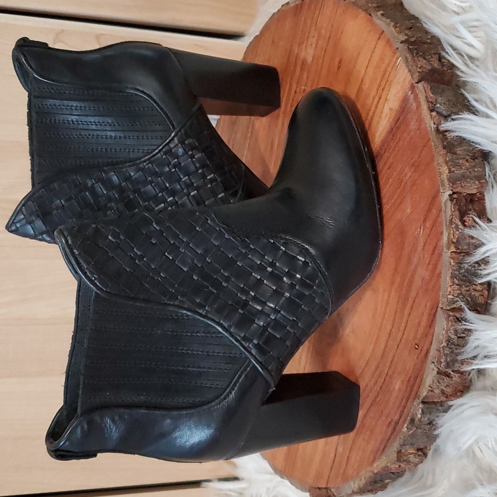 Elliott Luca Leather Woven Ankle Boots Size 6